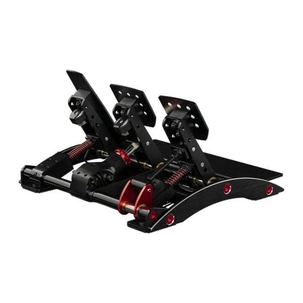 Gereviseerde Fanatec ClubSport Pedalen V3 hebben drie zwarte metalen pedalen met rode accenten op een stevige basis en verstelbare onderdelen.