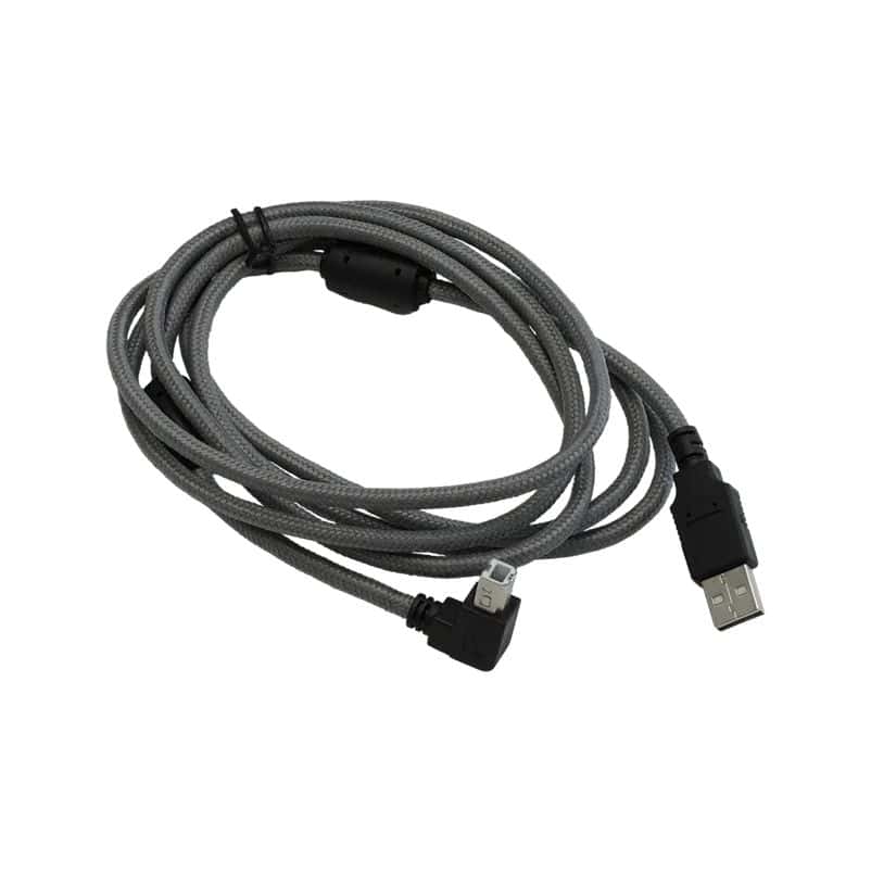 Gevlochten grijze USB-kabel met een USB-A-connector aan het ene uiteinde en een micro-USB in een rechte hoek aan het andere, ferrietkraal in het midden.