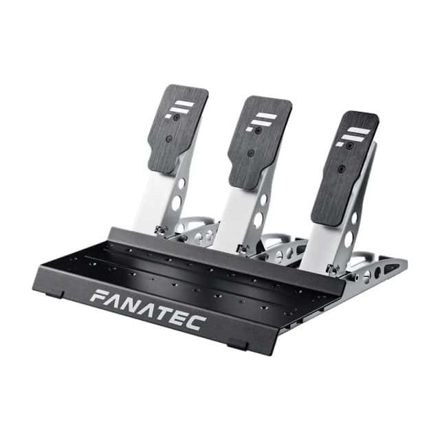 Drie zilveren en zwarte CSL Pedals Tuning Kit pedalen van Fanatec, naast elkaar geplaatst op een rechthoekige voet met het "Fanatec" logo.