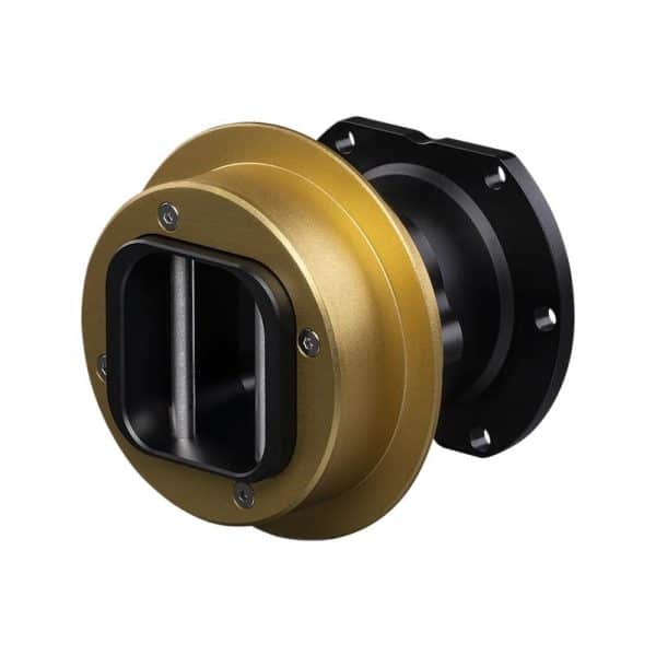 Een close-up van de Fanatec Podium naaf + QR2 Pro wielzijde met een goud en zwart metalen ontwerp, rechthoekige opening, stangen en boutgaten.