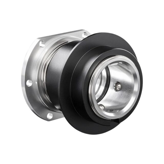 De Fanatec QR1 Wheel-side (Refurbished) is een metalen cilinder met zwarte en zilveren flenzen en boutgaten voor montage.