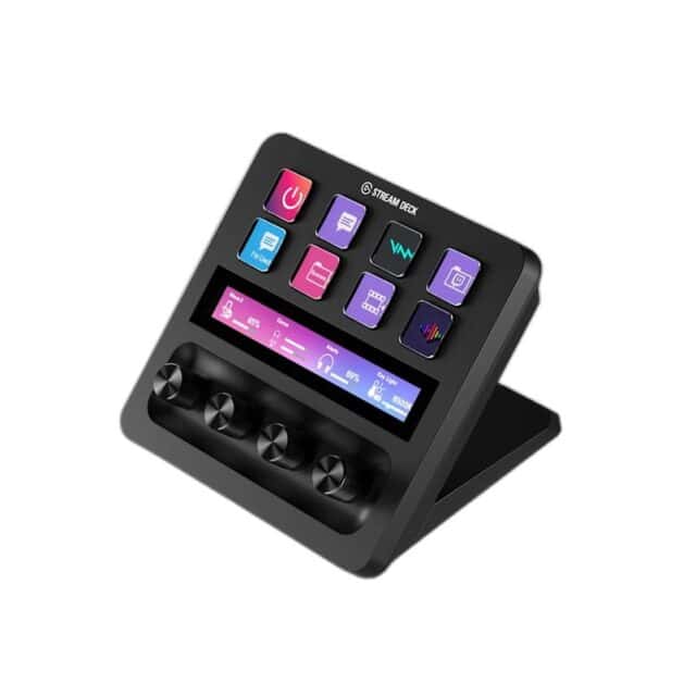 Het Fanatec Stream Deck +, een slank zwart toestel met configureerbare knoppen en drie draaiknoppen, staat schuin op zijn standaard en toont verschillende pictogrammen.