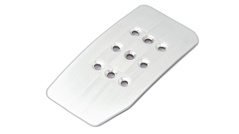 Rechthoekige metalen Fanatec T-LCM gaspedaalkop met afgeronde hoeken, afgeschuinde randen en acht gecentreerde montagegaten.